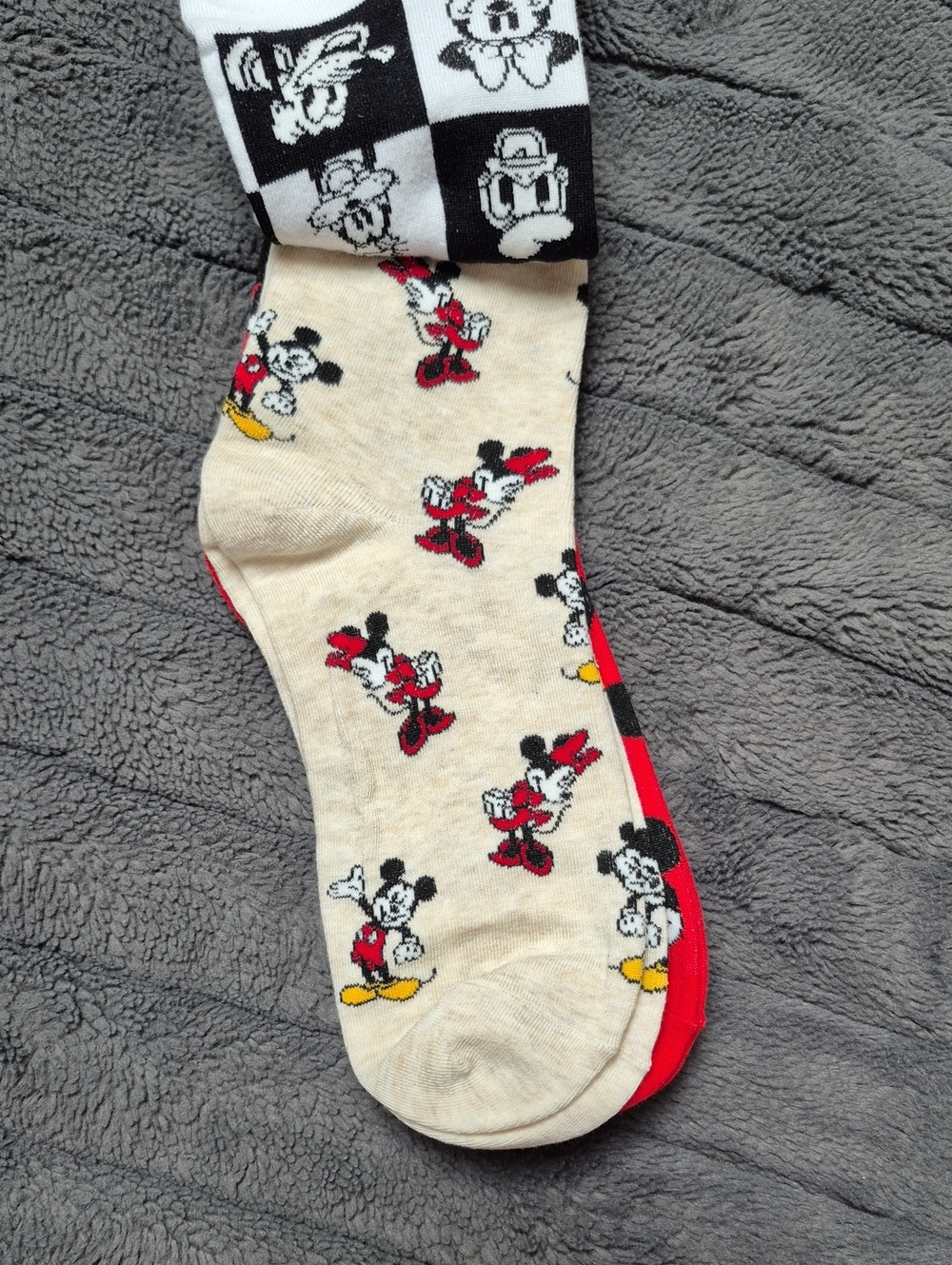 Disney Mickey Mouse 3-Pack Quarter Crew Socks, New With Tags - Picture 6 of 11